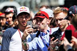 Pierre Gasly (FRA) Scuderia Toro Rosso with fans. 26.04.2018. Formula 1 World Championship, Rd 4, Azerbaijan Grand Prix, Baku Street Circuit, Azerbaijan, Preparation Day.