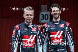 (L to R): Kevin Magnussen (DEN) Haas F1 Team with Romain Grosjean (FRA) Haas F1 Team. 26.02.2018. Formula One Testing, Day One, Barcelona, Spain. Monday.