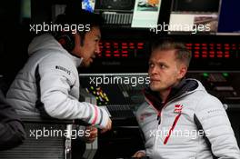 Kevin Magnussen (DEN) Haas F1 Team with Ayao Komatsu (JPN) Haas F1 Team Race Engineer. 26.02.2018. Formula One Testing, Day One, Barcelona, Spain. Monday.