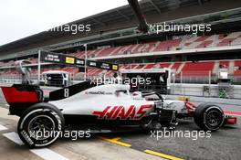 Romain Grosjean (FRA) Haas F1 Team VF-18 leaves the pits. 26.02.2018. Formula One Testing, Day One, Barcelona, Spain. Monday.