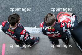 (L to R): Romain Grosjean (FRA) Haas F1 Team and Kevin Magnussen (DEN) Haas F1 Team. 26.02.2018. Formula One Testing, Day One, Barcelona, Spain. Monday.