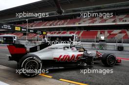 Romain Grosjean (FRA) Haas F1 Team VF-18 leaves the pits. 26.02.2018. Formula One Testing, Day One, Barcelona, Spain. Monday.