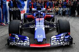The Scuderia Toro Rosso STR13 is revealed. 26.02.2018. Formula One Testing, Day One, Barcelona, Spain. Monday.