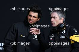 (L to R): Carlos Sainz Jr (ESP) Renault Sport F1 Team with Nick Chester (GBR) Renault Sport F1 Team Chassis Technical Director. 27.02.2018. Formula One Testing, Day Two, Barcelona, Spain. Tuesday.