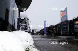 Snow falls at the ciruiit. 28.02.2018. Formula One Testing, Day Three, Barcelona, Spain. Wednesday.