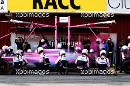 Esteban Ocon (FRA) Sahara Force India F1 VJM11 practices a pit stop. 09.03.2018. Formula One Testing, Day Four, Barcelona, Spain. Friday.