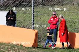 Minttu Raikkonen (FIN) (Left) with son Robin.  09.03.2018. Formula One Testing, Day Four, Barcelona, Spain. Friday.