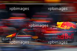 Max Verstappen (NLD) Red Bull Racing during pitstop 08.03.2018. Formula One Testing, Day Three, Barcelona, Spain. Thursday.