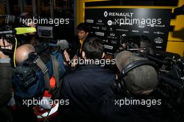 Carlos Sainz Jr (ESP) Renault Sport F1 Team with the media. 08.03.2018. Formula One Testing, Day Three, Barcelona, Spain. Thursday.