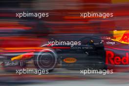 Max Verstappen (NLD) Red Bull Racing during pitstop 08.03.2018. Formula One Testing, Day Three, Barcelona, Spain. Thursday.