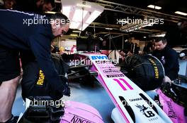 Sergio Perez (MEX) Sahara Force India F1 VJM11 - mechanics. 06.03.2018. Formula One Testing, Day One, Barcelona, Spain. Tuesday.