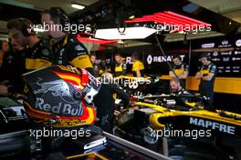 Helmet of Carlos Sainz Jr (ESP) Renault F1 Team  06.03.2018. Formula One Testing, Day One, Barcelona, Spain. Tuesday.