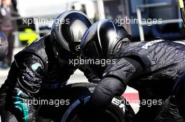 Mercedes AMG F1 mechanics practice a pit stop. 07.03.2018. Formula One Testing, Day Two, Barcelona, Spain. Wednesday.