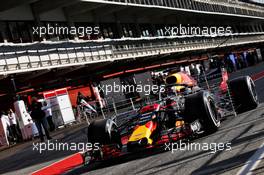 Max Verstappen (NLD) Red Bull Racing RB14 running sensor equipment. 15.05.2018. Formula One In Season Testing, Day One, Barcelona, Spain. Tuesday.