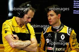 (L to R): Ciaron Pilbeam (GBR) Renault Sport F1 Team Chief Race Engineer with Jack Aitken (GBR) / (KOR) Renault Sport F1 Team Test and Reserve Driver. 16.05.2018. Formula One In Season Testing, Day Two, Barcelona, Spain. Wednesday.
