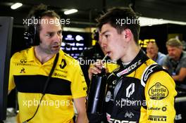 (L to R): Ciaron Pilbeam (GBR) Renault Sport F1 Team Chief Race Engineer with Jack Aitken (GBR) / (KOR) Renault Sport F1 Team RS18 Test and Reserve Driver. 16.05.2018. Formula One In Season Testing, Day Two, Barcelona, Spain. Wednesday.