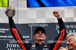 Max Verstappen (NLD) Red Bull Racing celebrates his third position on the podium. 26.08.2018. Formula 1 World Championship, Rd 13, Belgian Grand Prix, Spa Francorchamps, Belgium, Race Day.