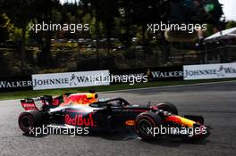 Daniel Ricciardo (AUS) Red Bull Racing RB14 locks up under braking. 25.08.2018. Formula 1 World Championship, Rd 13, Belgian Grand Prix, Spa Francorchamps, Belgium, Qualifying Day.