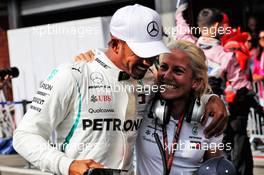 Lewis Hamilton (GBR) Mercedes AMG F1 celebrates his pole position in qualifying parc ferme with Angela Cullen (NZL) Mercedes AMG F1 Physiotherapist. 25.08.2018. Formula 1 World Championship, Rd 13, Belgian Grand Prix, Spa Francorchamps, Belgium, Qualifying Day.