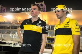 (L to R): Alan Permane (GBR) Renault Sport F1 Team Trackside Operations Director with Carlos Sainz Jr (ESP) Renault Sport F1 Team. 06.04.2018. Formula 1 World Championship, Rd 2, Bahrain Grand Prix, Sakhir, Bahrain, Practice Day