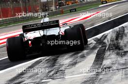 Romain Grosjean (FRA) Haas F1 Team VF-18. 06.04.2018. Formula 1 World Championship, Rd 2, Bahrain Grand Prix, Sakhir, Bahrain, Practice Day