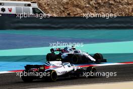 Sergey Sirotkin (RUS) Williams FW41 passes his team mate Lance Stroll (CDN) Williams FW41, who is recovering from a spin. 06.04.2018. Formula 1 World Championship, Rd 2, Bahrain Grand Prix, Sakhir, Bahrain, Practice Day