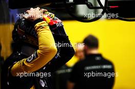 Carlos Sainz Jr (ESP) Renault Sport F1 Team. 06.04.2018. Formula 1 World Championship, Rd 2, Bahrain Grand Prix, Sakhir, Bahrain, Practice Day