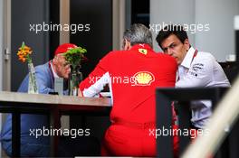 (L to R): Niki Lauda (AUT) Mercedes Non-Executive Chairman with Maurizio Arrivabene (ITA) Ferrari Team Principal and Toto Wolff (GER) Mercedes AMG F1 Shareholder and Executive Director. 06.04.2018. Formula 1 World Championship, Rd 2, Bahrain Grand Prix, Sakhir, Bahrain, Practice Day