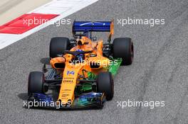 Fernando Alonso (ESP) McLaren MCL33 with flow-vis paint. 06.04.2018. Formula 1 World Championship, Rd 2, Bahrain Grand Prix, Sakhir, Bahrain, Practice Day