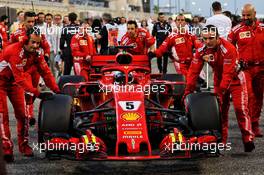 Sebastian Vettel (GER) Ferrari SF71H on the grid. 08.04.2018. Formula 1 World Championship, Rd 2, Bahrain Grand Prix, Sakhir, Bahrain, Race Day.