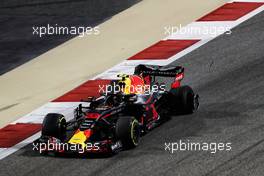 Max Verstappen (NLD) Red Bull Racing RB14 with a puncture. 08.04.2018. Formula 1 World Championship, Rd 2, Bahrain Grand Prix, Sakhir, Bahrain, Race Day.