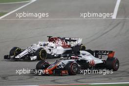 Marcus Ericsson (SWE) Sauber F1 Team and Romain Grosjean (FRA) Haas F1 Team  08.04.2018. Formula 1 World Championship, Rd 2, Bahrain Grand Prix, Sakhir, Bahrain, Race Day.
