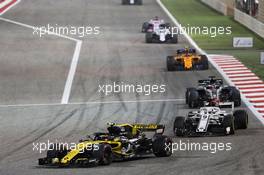 Carlos Sainz Jr (ESP) Renault Sport F1 Team RS18. 08.04.2018. Formula 1 World Championship, Rd 2, Bahrain Grand Prix, Sakhir, Bahrain, Race Day.