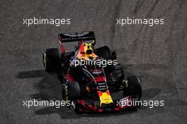 Max Verstappen (NLD) Red Bull Racing RB14 with a puncture. 08.04.2018. Formula 1 World Championship, Rd 2, Bahrain Grand Prix, Sakhir, Bahrain, Race Day.