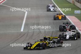 Carlos Sainz Jr (ESP) Renault F1 Team  08.04.2018. Formula 1 World Championship, Rd 2, Bahrain Grand Prix, Sakhir, Bahrain, Race Day.