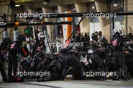 Kevin Magnussen (DEN) Haas VF-18 makes a pit stop. 08.04.2018. Formula 1 World Championship, Rd 2, Bahrain Grand Prix, Sakhir, Bahrain, Race Day.