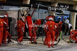 Ferrari makes a pit stop. 08.04.2018. Formula 1 World Championship, Rd 2, Bahrain Grand Prix, Sakhir, Bahrain, Race Day.
