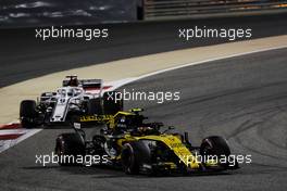 Carlos Sainz Jr (ESP) Renault Sport F1 Team RS18. 08.04.2018. Formula 1 World Championship, Rd 2, Bahrain Grand Prix, Sakhir, Bahrain, Race Day.