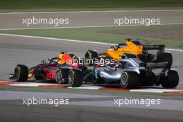 Max Verstappen (NLD) Red Bull Racing and Lewis Hamilton (GBR) Mercedes AMG F1   08.04.2018. Formula 1 World Championship, Rd 2, Bahrain Grand Prix, Sakhir, Bahrain, Race Day.