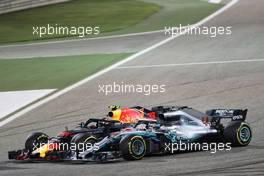 Lewis Hamilton (GBR) Mercedes AMG F1 W09 and Max Verstappen (NLD) Red Bull Racing RB14 battle for position. 08.04.2018. Formula 1 World Championship, Rd 2, Bahrain Grand Prix, Sakhir, Bahrain, Race Day.