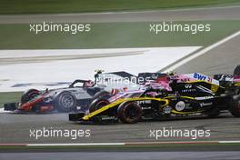 Start of the race, Nico Hulkenberg (GER) Renault Sport F1 Team  08.04.2018. Formula 1 World Championship, Rd 2, Bahrain Grand Prix, Sakhir, Bahrain, Race Day.