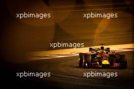 Daniel Ricciardo (AUS) Red Bull Racing RB14. 07.04.2018. Formula 1 World Championship, Rd 2, Bahrain Grand Prix, Sakhir, Bahrain, Qualifying Day.