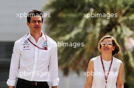 (L to R): Toto Wolff (GER) Mercedes AMG F1 Shareholder and Executive Director with his wife Susie Wolff (GBR). 07.04.2018. Formula 1 World Championship, Rd 2, Bahrain Grand Prix, Sakhir, Bahrain, Qualifying Day.