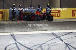 Max Verstappen (NLD) Red Bull Racing RB14 crashed out of qualifying. 07.04.2018. Formula 1 World Championship, Rd 2, Bahrain Grand Prix, Sakhir, Bahrain, Qualifying Day.