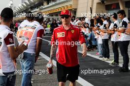 Kimi Raikkonen (FIN) Ferrari on the drivers parade. 08.04.2018. Formula 1 World Championship, Rd 2, Bahrain Grand Prix, Sakhir, Bahrain, Race Day.