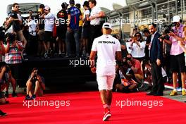 Lewis Hamilton (GBR) Mercedes AMG F1 on the drivers parade. 08.04.2018. Formula 1 World Championship, Rd 2, Bahrain Grand Prix, Sakhir, Bahrain, Race Day.