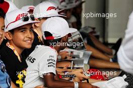 Grid kids on the drivers parade. 08.04.2018. Formula 1 World Championship, Rd 2, Bahrain Grand Prix, Sakhir, Bahrain, Race Day.