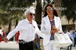 Bernie Ecclestone (GBR) with his wife Fabiana Flosi (BRA). 08.04.2018. Formula 1 World Championship, Rd 2, Bahrain Grand Prix, Sakhir, Bahrain, Race Day.