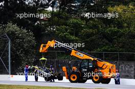 Nico Hulkenberg (GER) Renault Sport F1 Team RS18 crashed in the first practice session. 09.11.2018. Formula 1 World Championship, Rd 20, Brazilian Grand Prix, Sao Paulo, Brazil, Practice Day.