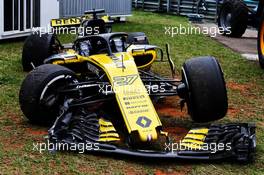The damaged Renault Sport F1 Team RS18 of Nico Hulkenberg (GER) Renault Sport F1 Team, who crashed in the first practice session. 09.11.2018. Formula 1 World Championship, Rd 20, Brazilian Grand Prix, Sao Paulo, Brazil, Practice Day.